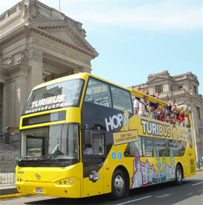 1719885060166063.jpg 行驶在秘鲁总统府大街上的海格双层观光巴士.jpg