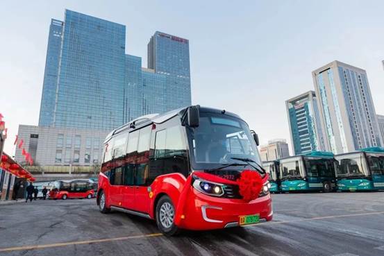 1676446828240058.jpg 4 金旅星辰投入济南小巷公交运营