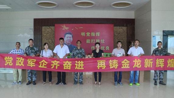 1533208709485506.jpg 说明: 合影