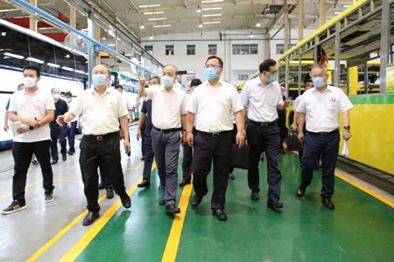 1592444604133550.jpg 车间视察.jpg