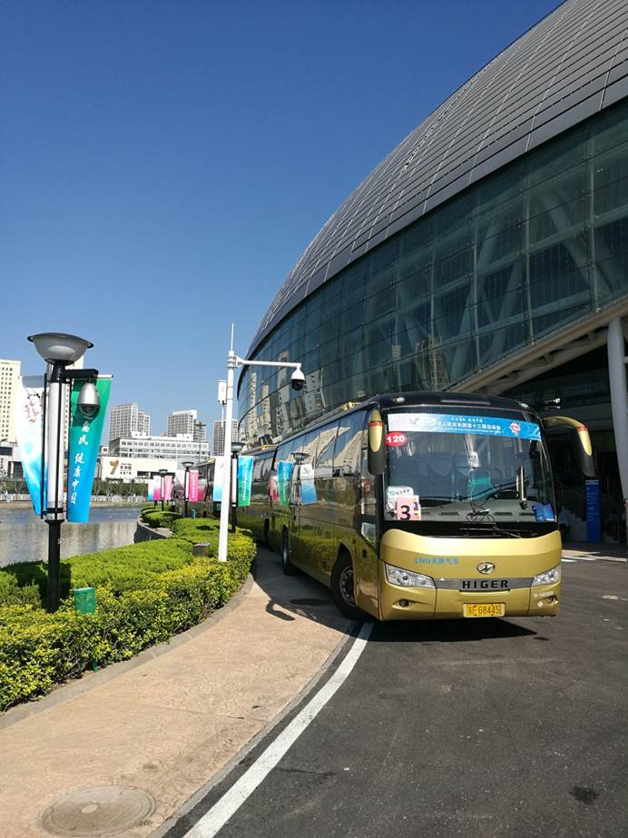 1505028431767560.jpg 说明: C:\Users\luye\Desktop\0828 500辆海格客车服务第十三届天津全运会\主场馆水滴旁的海格车队.jpg