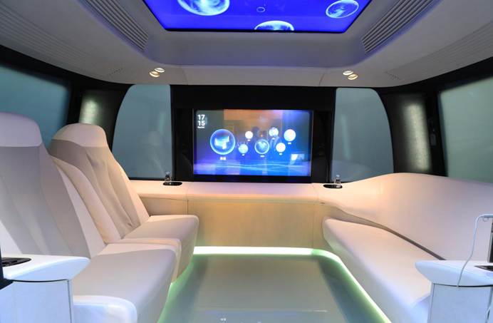 1541384284170888.jpg 说明: 智能驾舱内部1