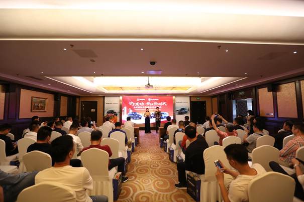 1541386902294266.jpg 说明: 活动现场