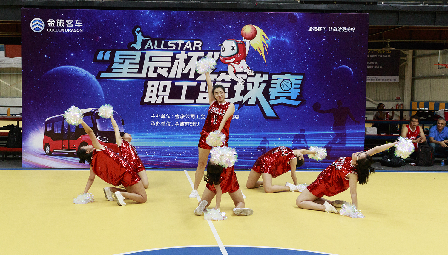 1531201925498918.jpg 拉拉队精彩表演.jpg