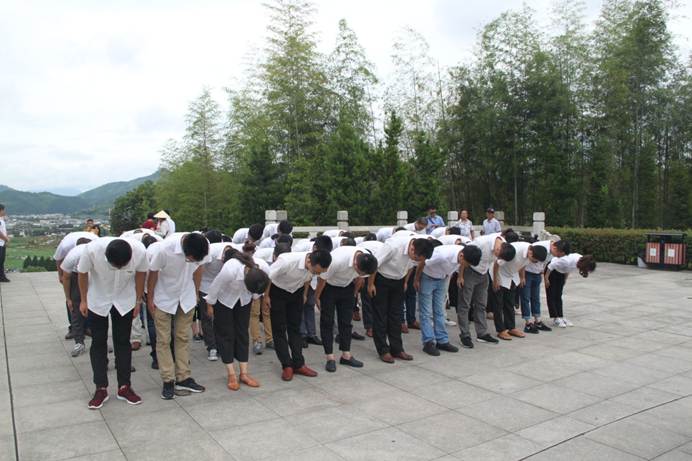 1530170354745987.jpg 说明: C:\Users\lenovo\Desktop\七一\照片\主席园.JPG