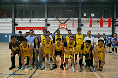 1718863343212154.jpg 3、党委书记、董事长陈笃廉为冠军客服分工会颁奖.jpg