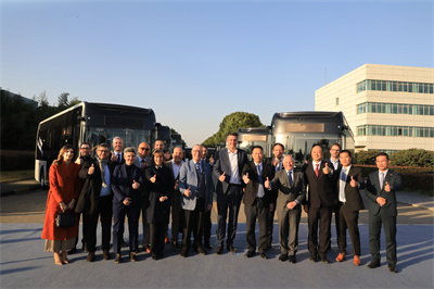 1733276073844255.jpg 合影留念_副本.jpg