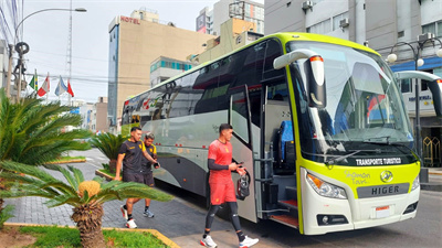 1731897814667332.jpg 秘鲁球员登上海格客车.jpg