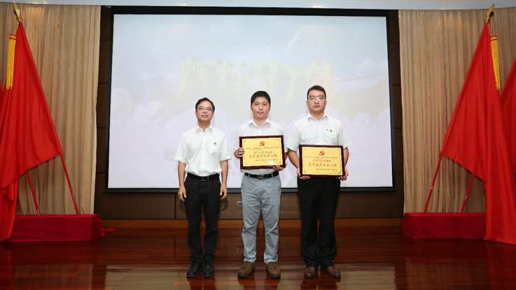 1530840221691710.jpg 说明: G:\党委工作\活动开展\2018七一活动\2018年公司七一党员大会\会议现场用材料\七一党员大会图片\TYS_9650.JPG